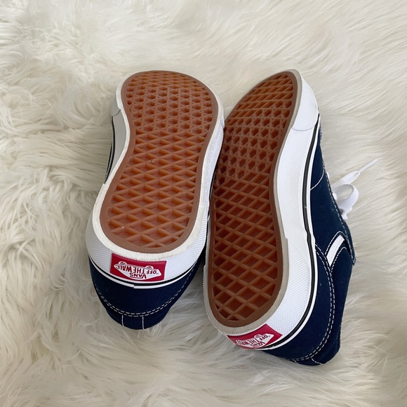 Youth size 4 VANS - Picture 2 of 3